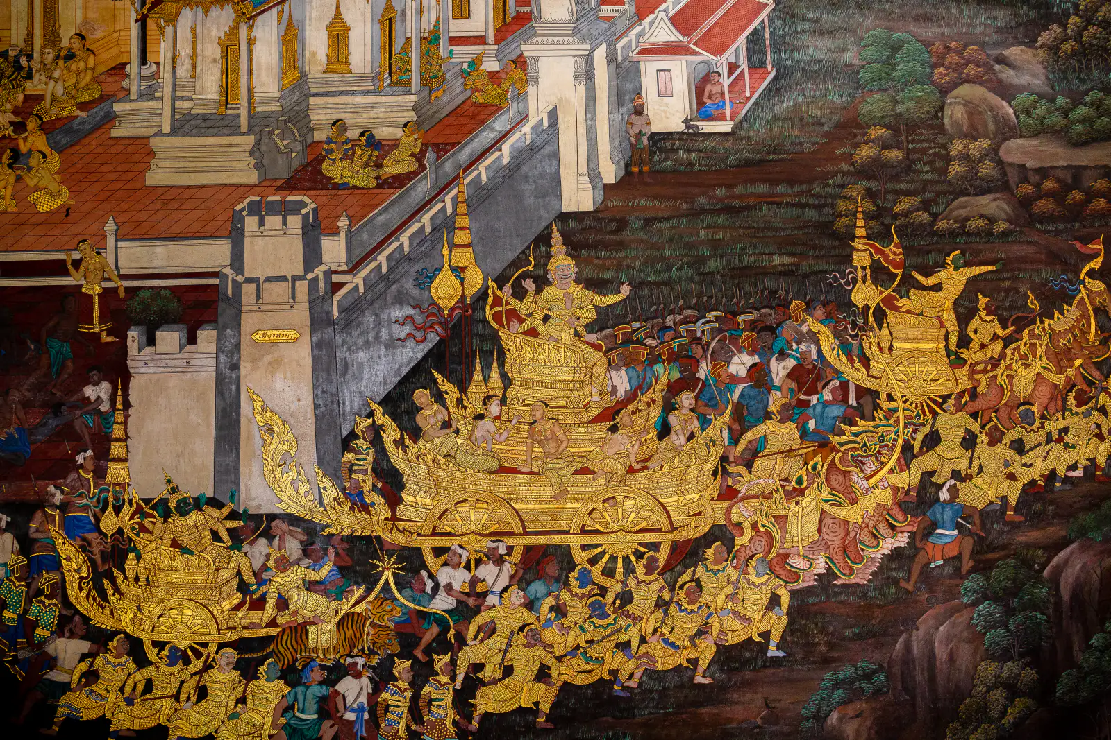 จิตรกรรมฝาผนังเรื่องรามเกียรติ์ สีทองอร่าม ที่ระเบียงคดวัดพระศรีรัตนศาสดาราม